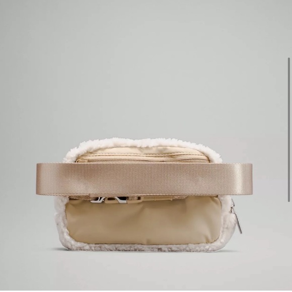 NWT lululemon sherpa belt bag - Picture 3 of 7